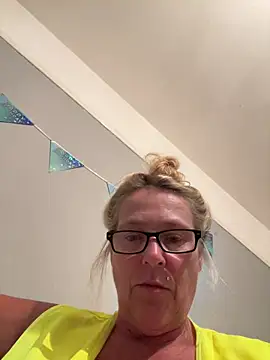 Blondnboujee53 webcam