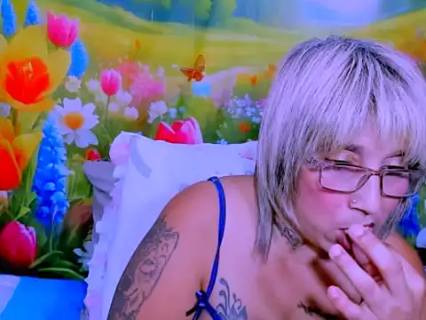 indianroxy webcam
