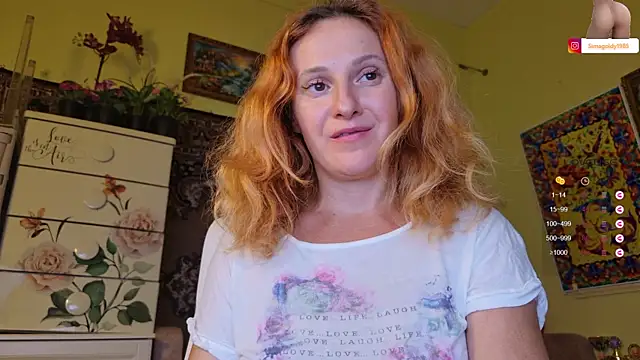 SimaGoldy live cam on StripChat
