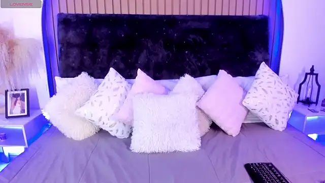 Karlagonzales_ live cam on StripChat