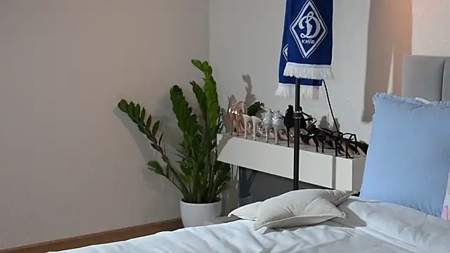 ella_twinkl webcam