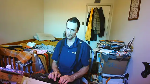 JohnnyMoves webcam
