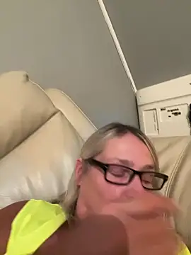 Blondnboujee53 webcam