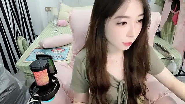 Gardenia-222 live cam on StripChat