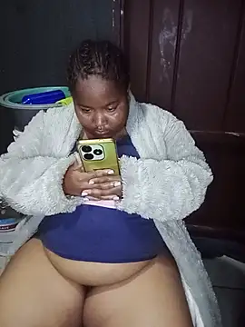 ChubbyMidgetxxx19 webcam