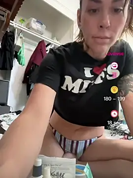 MommyGambit webcam