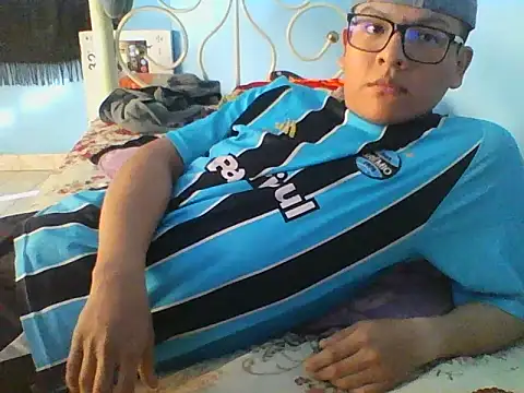 Luis_femboy18 webcam