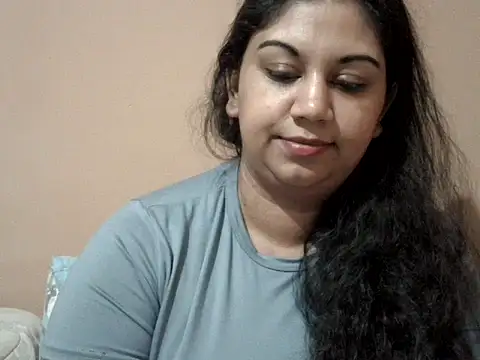 bellachow10 live cam on StripChat