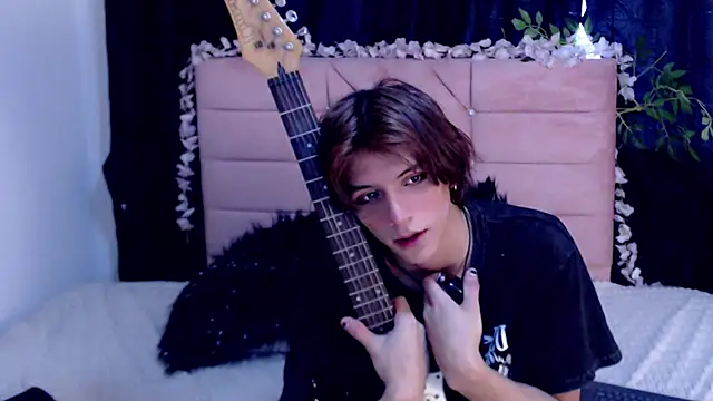 oli_dusk (M twink) - show butt x8min