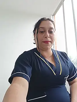 queen-yessi12 - Queen-yessi12's free webcam - UK Sex Cams