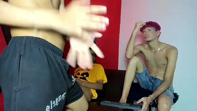 LOVE_KING1 live cam on StripChat