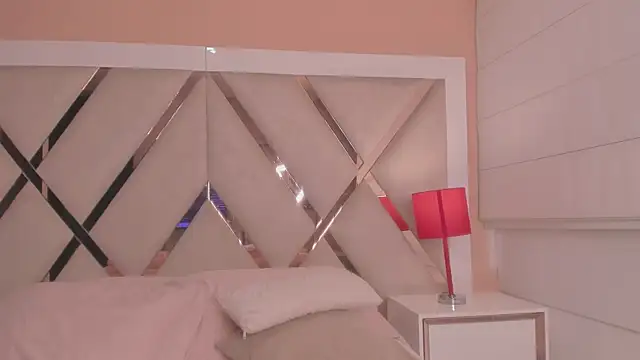 Isabella-Glow webcam