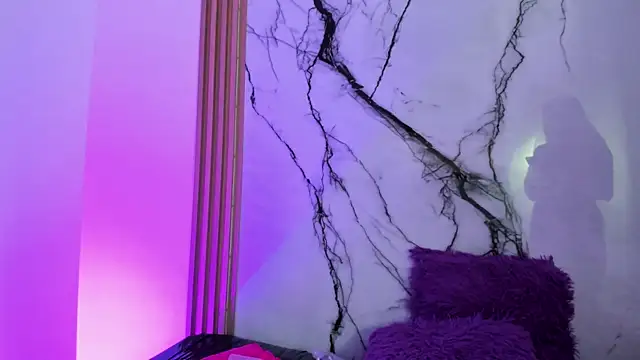 MikaRousse_x webcam