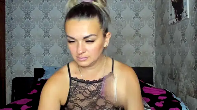 NicoletMoore webcam