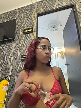 LucyLeah webcam