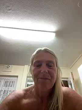 blondnboujee53's live room