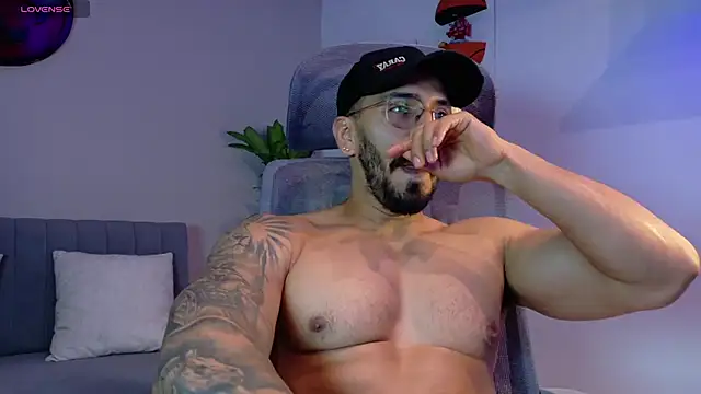 tony_muscle webcam