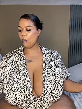THICKBUNNYCHICKxxx webcam