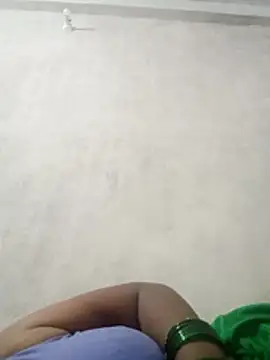 ANIKAHOTBHABHI webcam