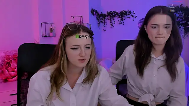 liana_kisses webcam