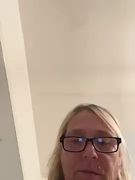 Blondnboujee53 webcam