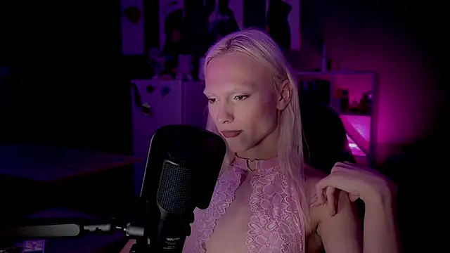 sindLy live cam on StripChat