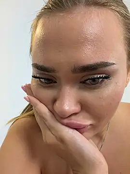 MonicaWestt webcam