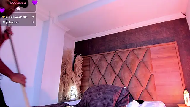 TaylorAndThalia webcam