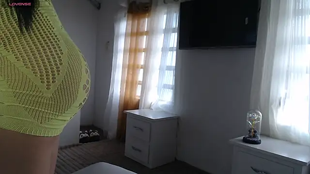 Just_Roussie webcam