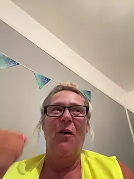 Blondnboujee53 webcam