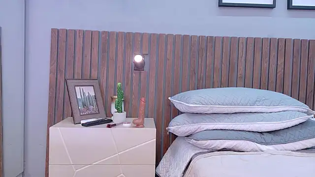 NaughtyHally_ webcam