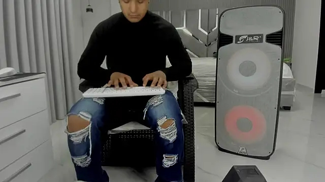 master_leather webcam