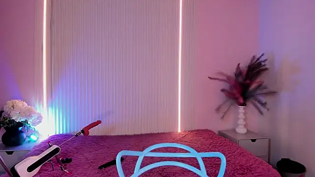 LucyWild8 webcam