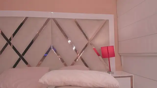 Isabella-Glow webcam