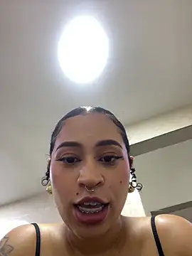 Nikki_Rousmel webcam