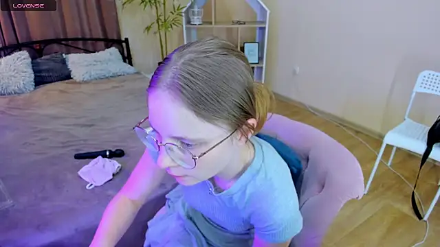 WhiteWingsDoll webcam