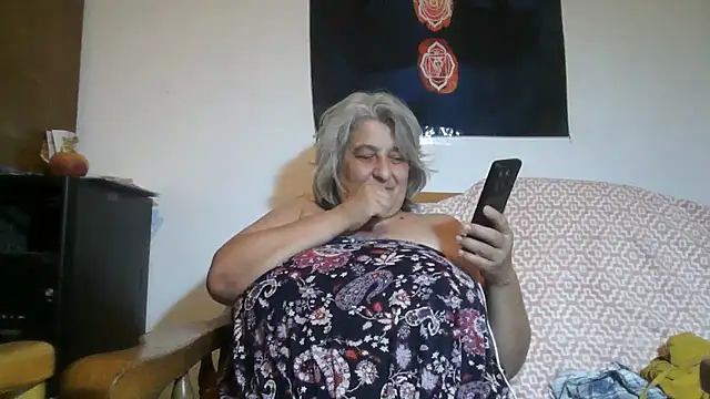 ExquisiteMature live cam on StripChat
