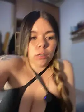 carolina16love live cam on StripChat