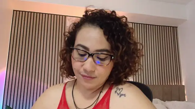 JuliRamirez live cam on StripChat