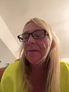 Blondnboujee53 webcam