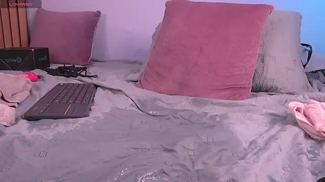 mia-reeves webcam
