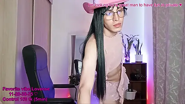 Andy_Roses live cam on StripChat