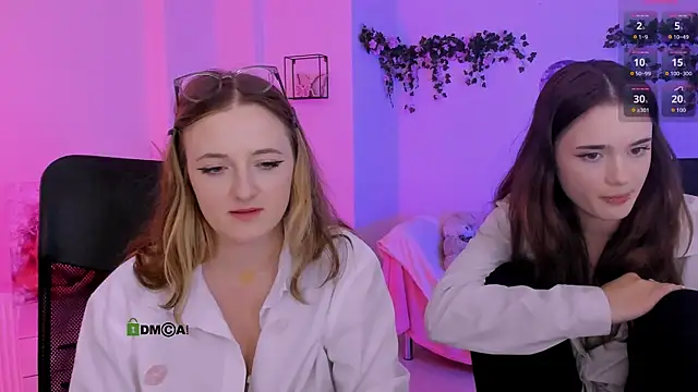 liana_kisses webcam