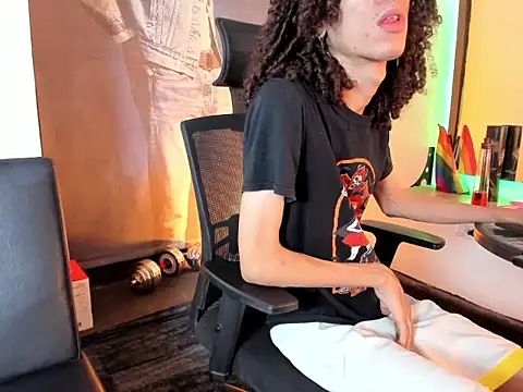 anddy_hugecock Live Webcam on Stripchat