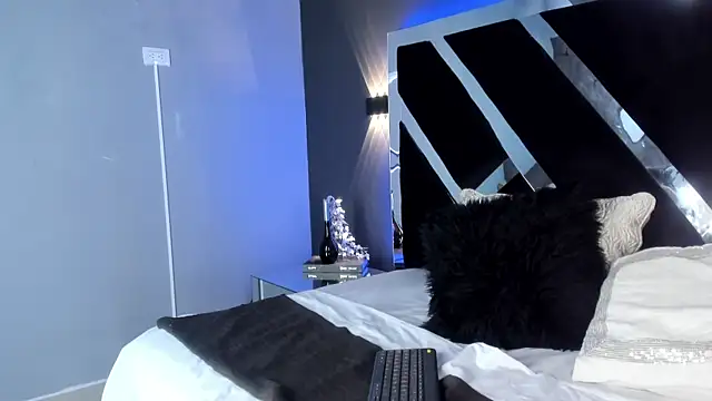 LolaGray__ webcam