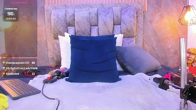 blondehorny699 webcam