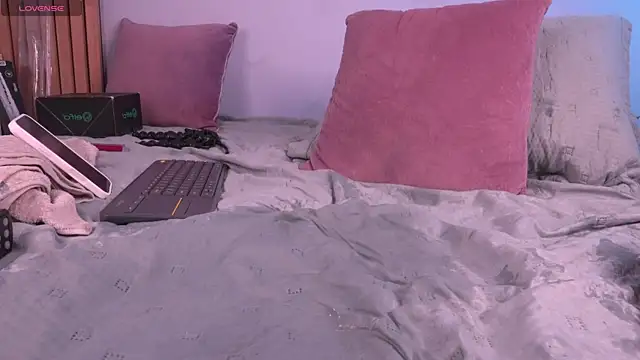 mia-reeves webcam