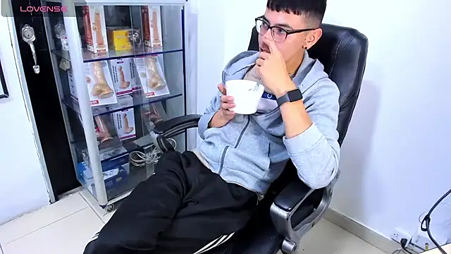 Alexx_bigcockk webcam
