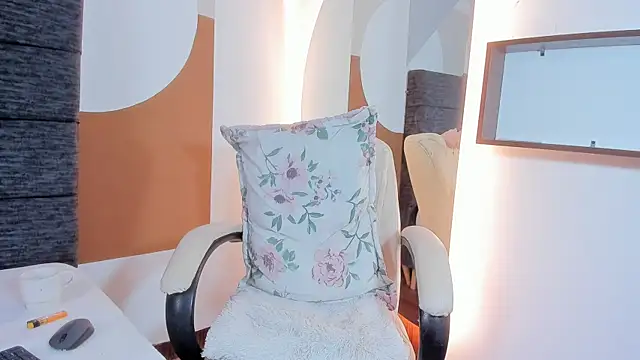 ScarletMoon_1 webcam