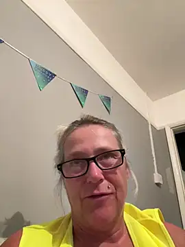Blondnboujee53 webcam